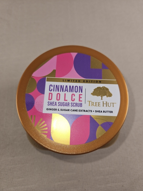 tree hut Other - Tree Hut Cinnamon Dolce Shea Sugar Scrub - Gold Lid